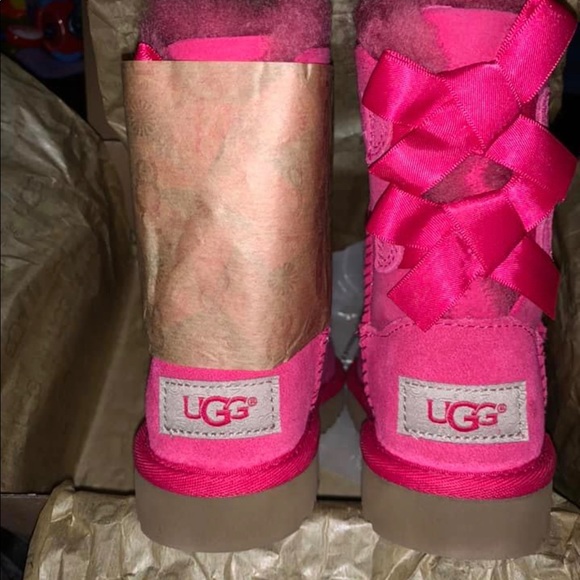 Kids Uggs size 7 - Picture 2 of 5